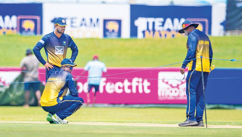 Sri Lankan Assistant batting coach Avishka Gunawardena (right) and two senior players Dinesh Chandimal and Angelo Mathews inspecting the Galle wicket for the second Test against Ireland during their training session yesterday. (pix courtesy SLC)