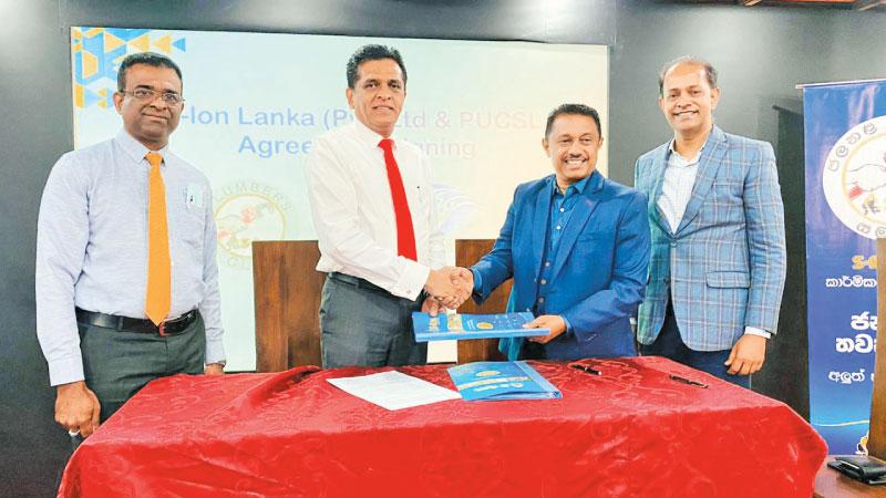Manager Product Development and Plumbers Club of S-lon Lanka (Pvt) Ltd, Mohomed Shiras, Group Director / Chief Operating Officer (GD/COO) of Capital Maharaja Group, S. C. Weerasekera, – Chairman of PUCSL, Janaka Rathnayake, Director General (DG) of PUCSL, Damitha Kumarasinghe after signing the MoU.