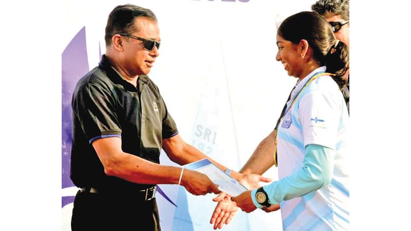 Taalya Tranchell (right) receives her prize from Brigadier Chanda Jayaweera the GM of Sail Lanka