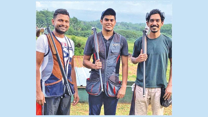 Kaushan Samaranayake (centre) flanked by silver medallist Jeremy Fernando (right) and bronze medallist Rishan Dias (left)