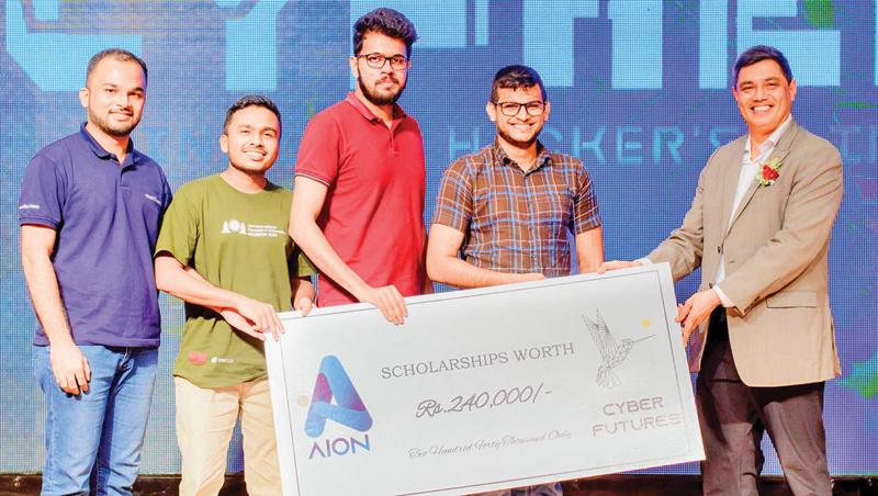 Aion Cybersecurity CEO Abbi Pilapitiya (extreme right) presents the first prize of the Capture the Flag competition to team ‘DropTable’