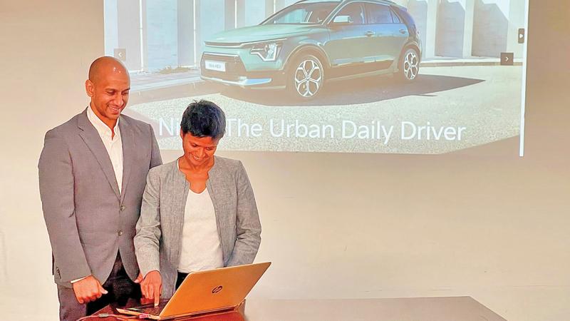 Kia Motors (Lanka) Managing Director Andrew Perera and Ms Jayanthi Kuru-Utumpala at the relaunch of the Kia Sri Lanka website.