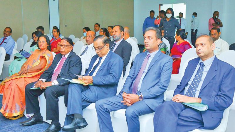 Invitees at the MPFM degree launch: Senior Prof. Lalitha Fernando of the University of Sri Jayewardenepura, President of APFASL, V. Kanagasabapathy, Vice Chairman of the University Grants Commission, Prof. Chandana Udawatte, Vice President of CA Sri Lanka, Heshana Kuruppu and Senior Prof. Kennedy Gunawardena of the University of Sri Jayewardenepura.