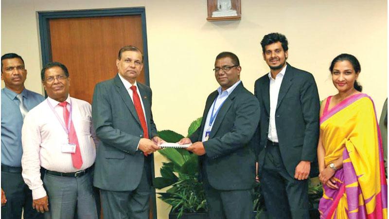 Chairman of Airport and Aviation Services Maj. Gen. (Rtd.) G. A. Chandrasiri exchanges the agreement with senior officials. 