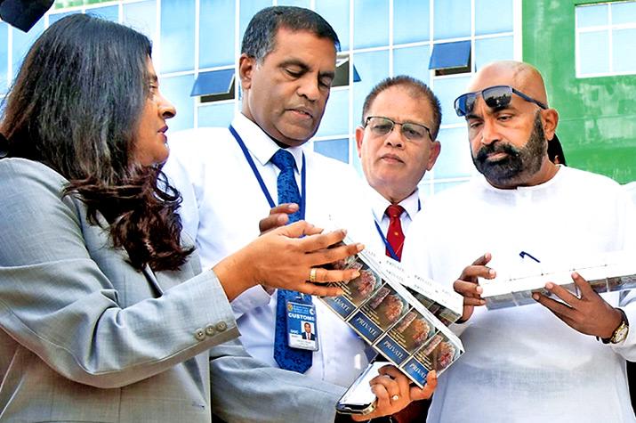    Finance State Minister Ranjith Siyambalapitiya, Customs Director General Sarath Nonis and officers of the Sri Lanka Tobacco Company at the event.
