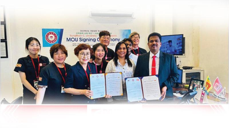 Prof. Lee Jeong Mi, of the Sungwoon University in South Korea, and Chairman Divolca Electric Sri Lanka, Dhammika Samarawickrama, Vice President Kumari Samarawickrama and some lecturers from Sungwoon University after signing the MoU.