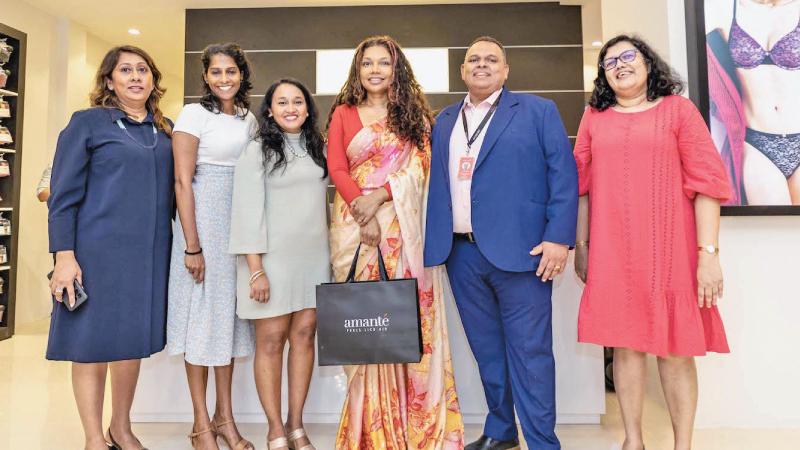 amanté Lanka Manager HR Ishara de Mel, Senior Manager Operations Natali Ratwatte, Head of Marketing Eshara Silva, Buddhi Batiks CEO and Director Darshi Keerthisena, amanté Lanka Business Head Padmal Silva and General Manager-Product Shammi Muditha at the opening of the fifth amanté boutique in Negombo