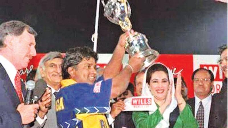Arjuna Ranatunga with the World Cup 1996