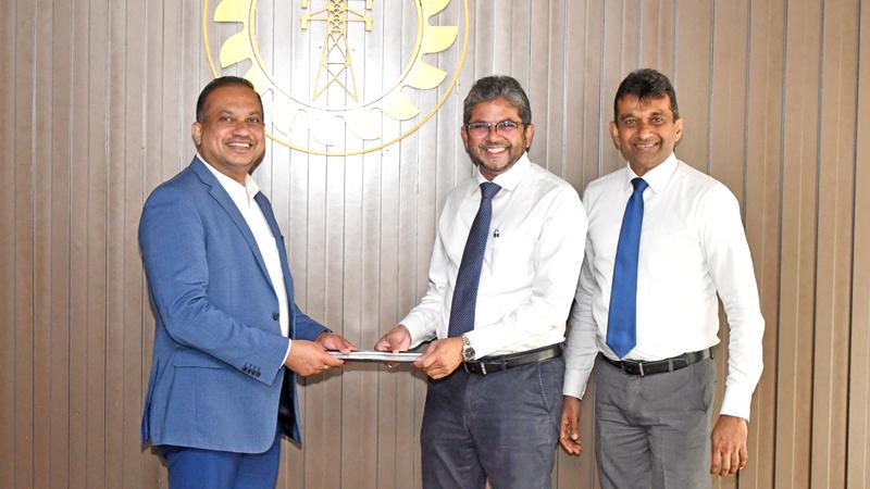 After  signing the PPA for the Kebitigollewa Solar Power Project. From left:  CEB Chairman N.S. Ilangakoon,  Managing Director, WindForce, Manjula Perera  and CEO, WindForce, Lasith Wimalasena.