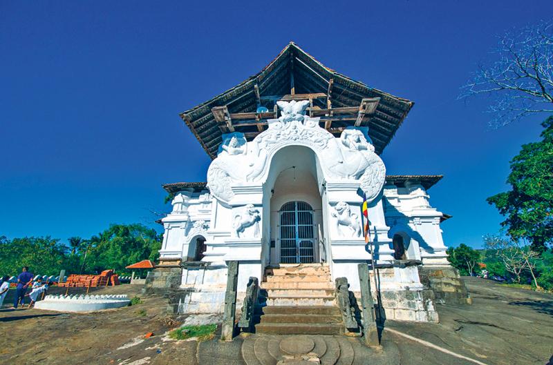 The frontal view of the Lankatilaka Vihara